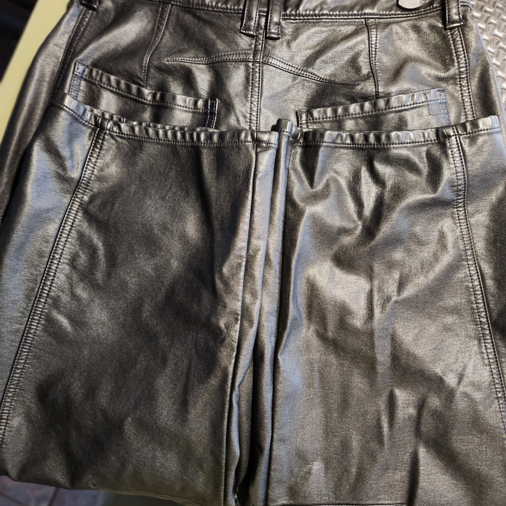 WE THE FREE GOOD LUCK VEGAN LEATHER MID-RISE BARREL JEANS - SIZE 27- COLOR BLACK - Picture 12 of 12